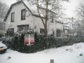 waag in de sneeuw